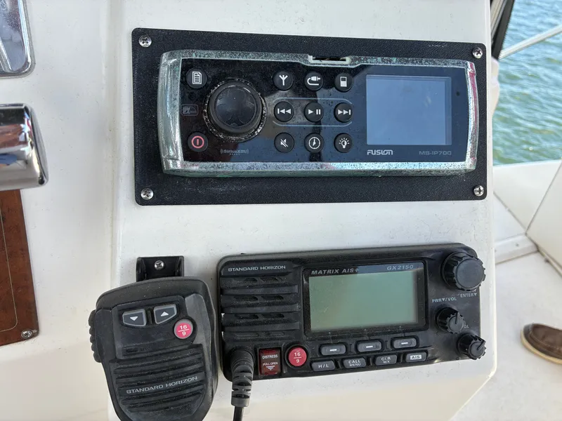 Slide: The Image of Navigation and communication equipment on a 2001 Silverton 392 Motor Yacht. - 42