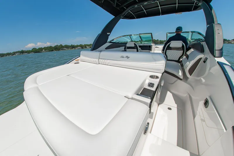 Slide: The Image of Sea Ray SLX 260 2023 - 9