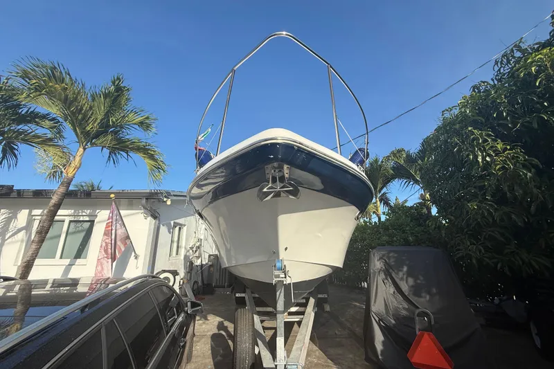 Slide: The Image of 2006 Four Winns 328 Vista boat on trailer, surrounded by palm trees and clear blue sky. - 4