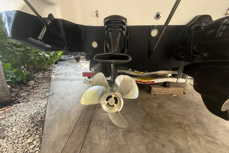 Slide: The Image of Rear view of 2006 Four Winns 328 Vista boat propeller and stern drive. - 25