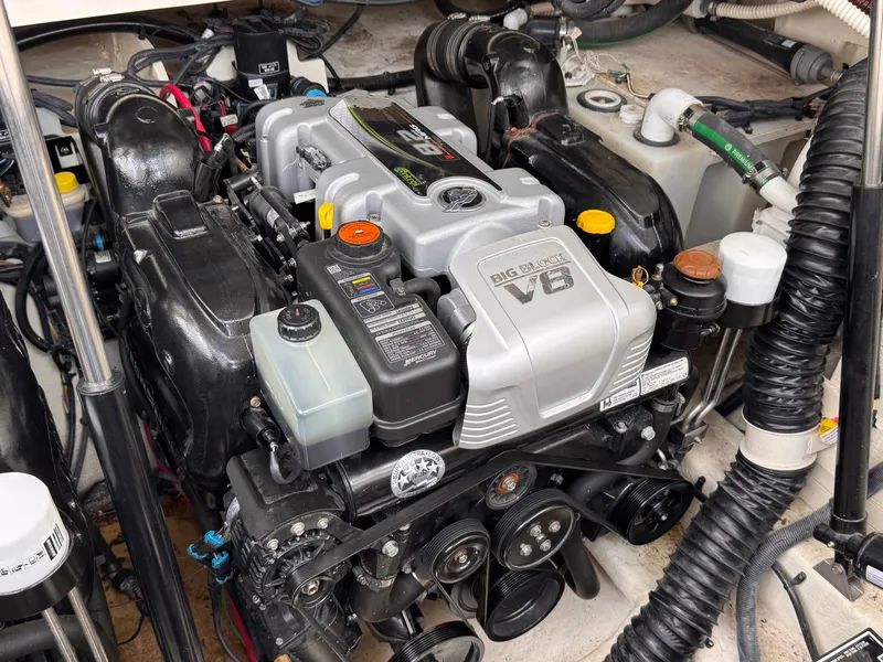Slide: The Image of A powerful V8 engine inside a 2018 Sea Ray Sundancer 350. - 41