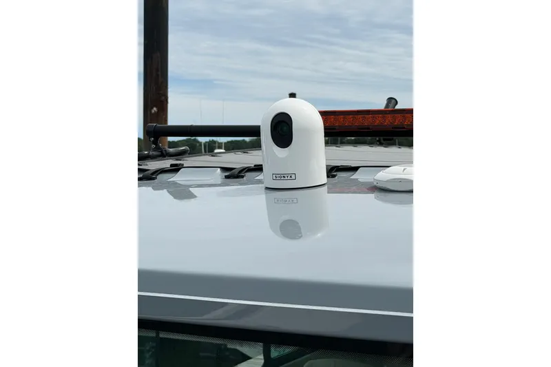 Slide: The Image of Rooftop camera on 2025 Saxdor 320 GTC, featuring VisionX technology. - 33