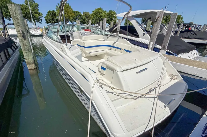 Slide: The Image of 2001 Formula 280 Sun Sport boat docked at marina, featuring white and blue seating. - 4