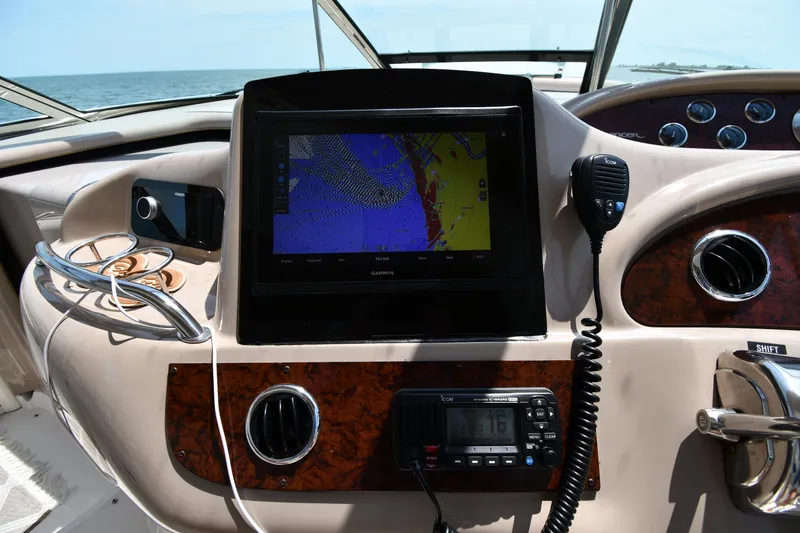 Slide: The Image of Helm of the Sea Ray Sundancer 460 with navigation system and radio. - 14