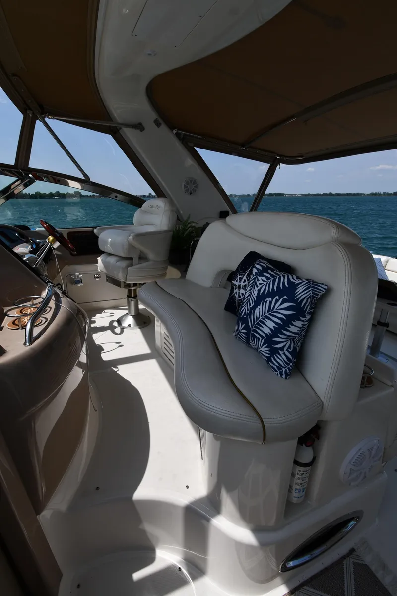 Slide: The Image of The image shows the cockpit of a 2000 Sea Ray Sundancer 460 with comfortable seating. - 22