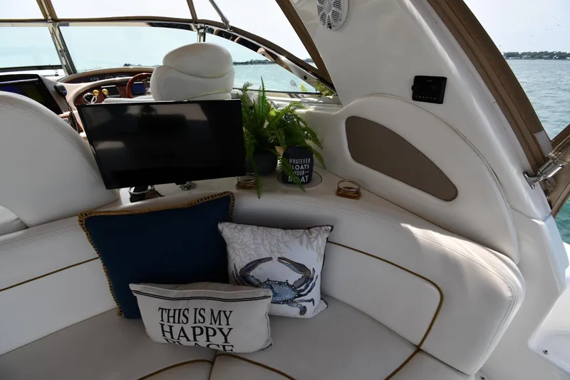 Slide: The Image of The image shows the interior of a 2000 Sea Ray Sundancer 460 with comfortable seating and decorative pillows. - 29