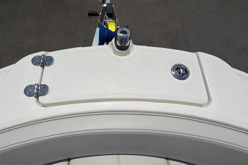 Slide: The Image of Surface of a 2023 Sea Ray SPX 210 Outboard with hatch and fittings. - 34