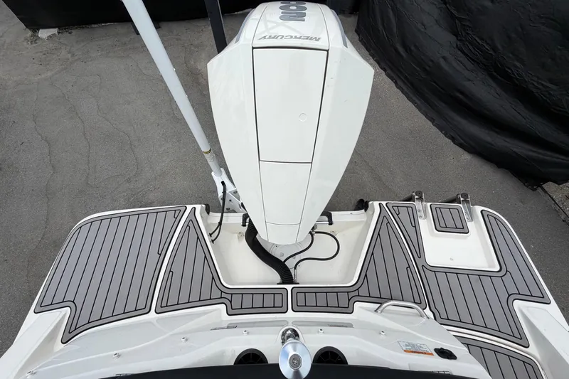 Slide: The Image of Sea Ray SPX 210 Outboard 2023 - 63