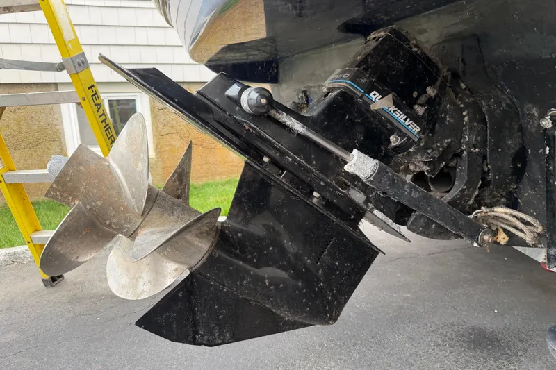 Slide: The Image of Close-up of 2006 Sea Ray 240 Sundancer boat propeller and outdrive. - 20