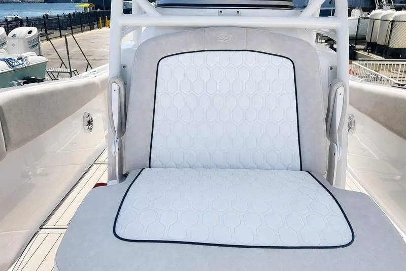 Slide: The Image of White cushioned seat on a 2002 Sea Fox 228 Commander boat. - 38