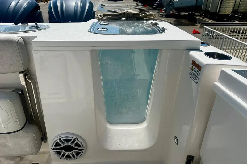 Slide: The Image of Sea Fox 228 Commander 2002 boat interior with livewell and speaker. - 8