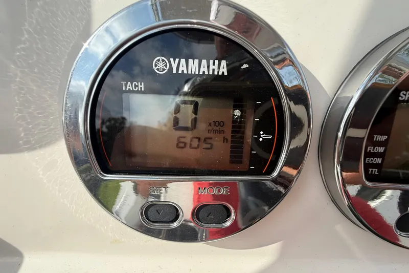 Slide: The Image of Yamaha tachometer display on 2023 Robalo 206 Cayman boat, showing 605 hours. - 10