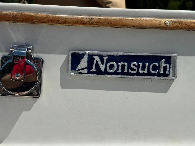 Slide: The Image of Nonsuch 30 Ultra 1989 - 113