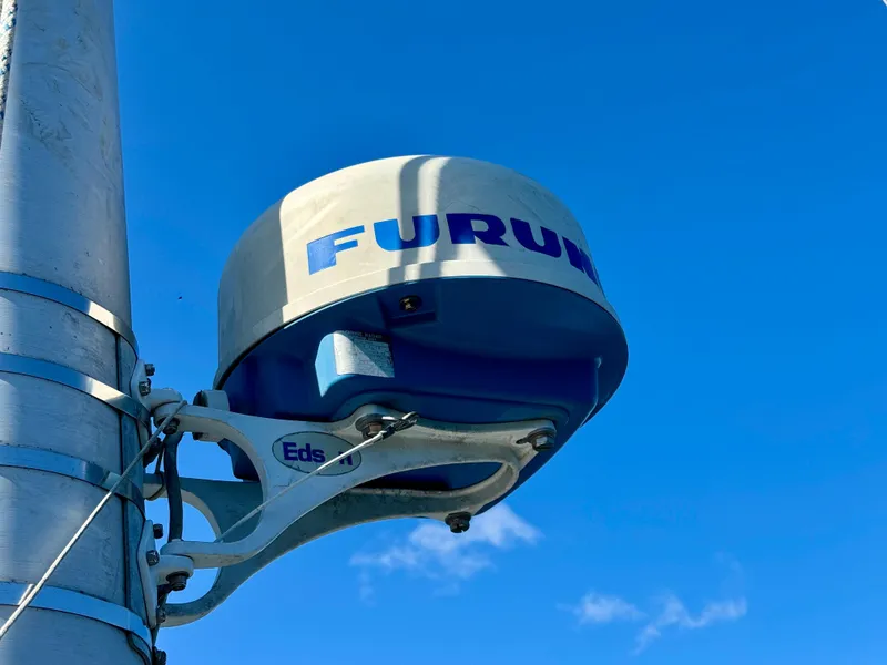 Slide: The Image of Radar equipment on a Nonsuch 30 Ultra sailboat, 1989 model, against a clear blue sky. - 19
