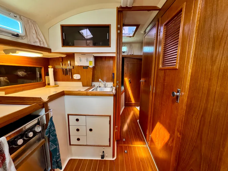 Slide: The Image of Nonsuch 30 Ultra 1989 - 55