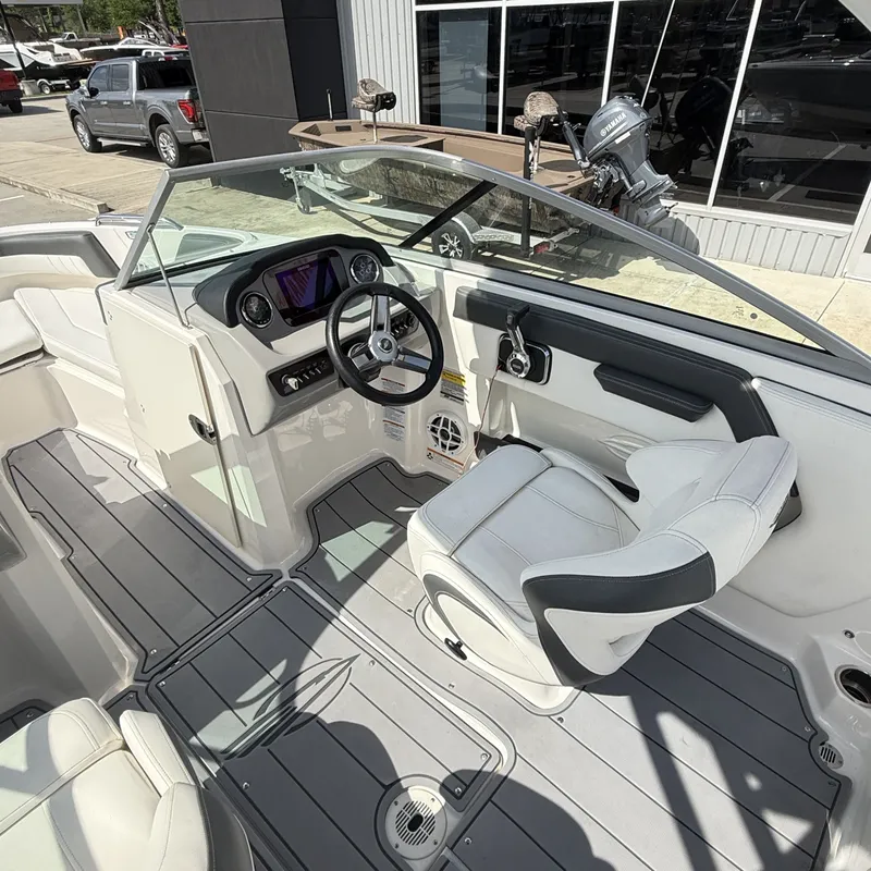 Slide: The Image of Chaparral 21 H2O Ski & Fish 2023 - 21