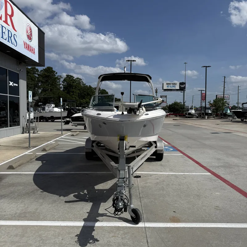 Slide: The Image of Chaparral 21 H2O Ski & Fish 2023 - 8