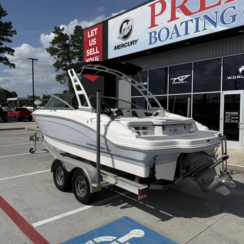 Slide: The Image of Chaparral 21 H2O Ski & Fish 2023 - 13