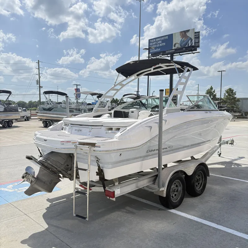 Slide: The Image of Chaparral 21 H2O Ski & Fish 2023 - 11