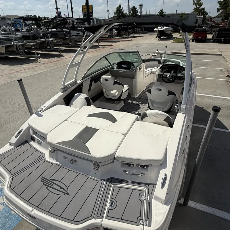 Slide: The Image of Chaparral 21 H2O Ski & Fish 2023 - 14