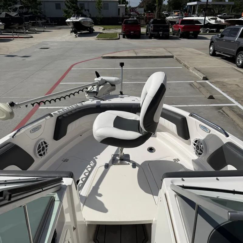 Slide: The Image of Chaparral 21 H2O Ski & Fish 2023 - 31