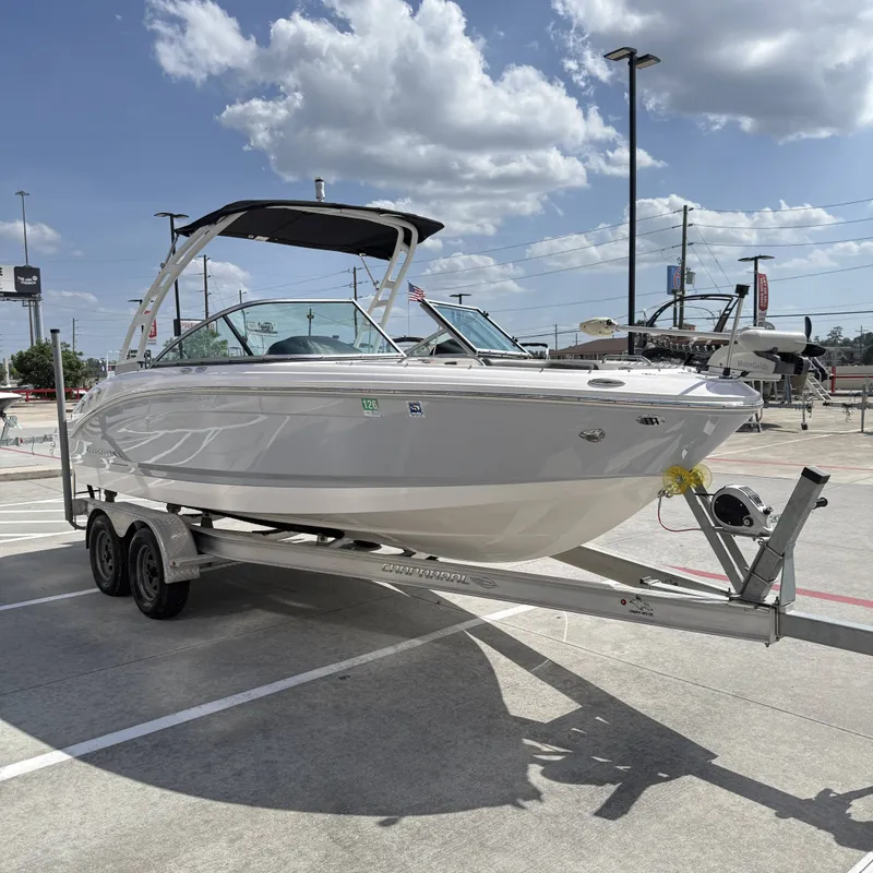 Slide: The Image of Chaparral 21 H2O Ski & Fish 2023 - 9