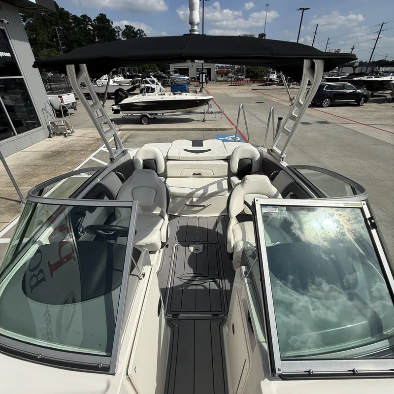Slide: The Image of Chaparral 21 H2O Ski & Fish 2023 - 32