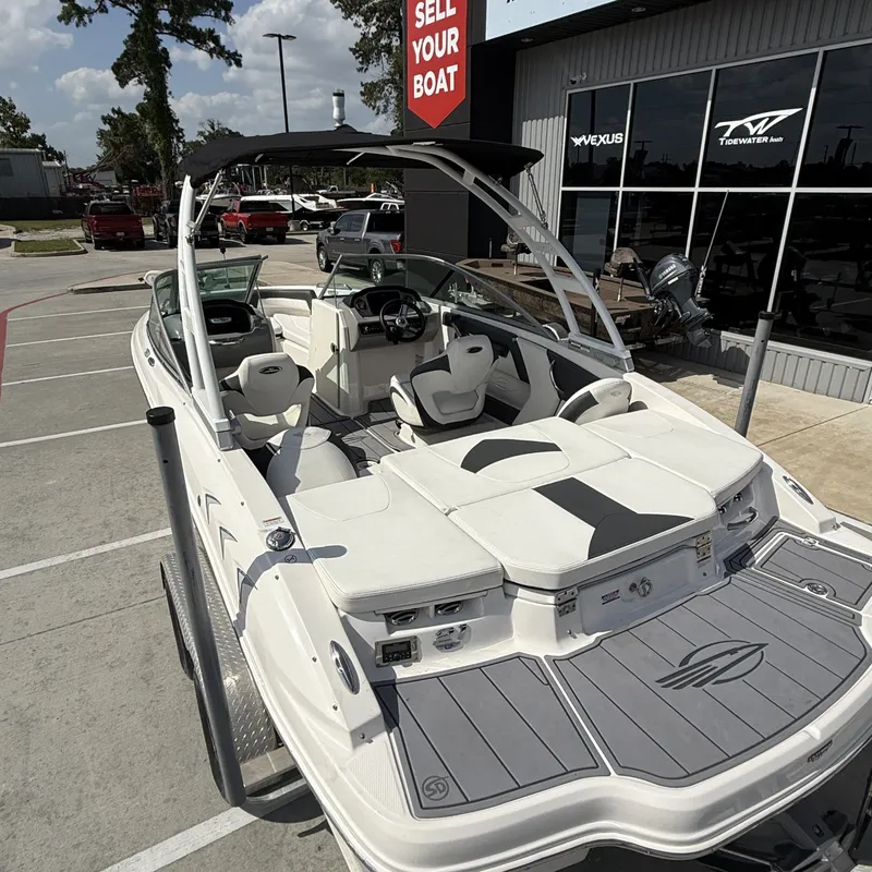 Slide: The Image of Chaparral 21 H2O Ski & Fish 2023 - 15