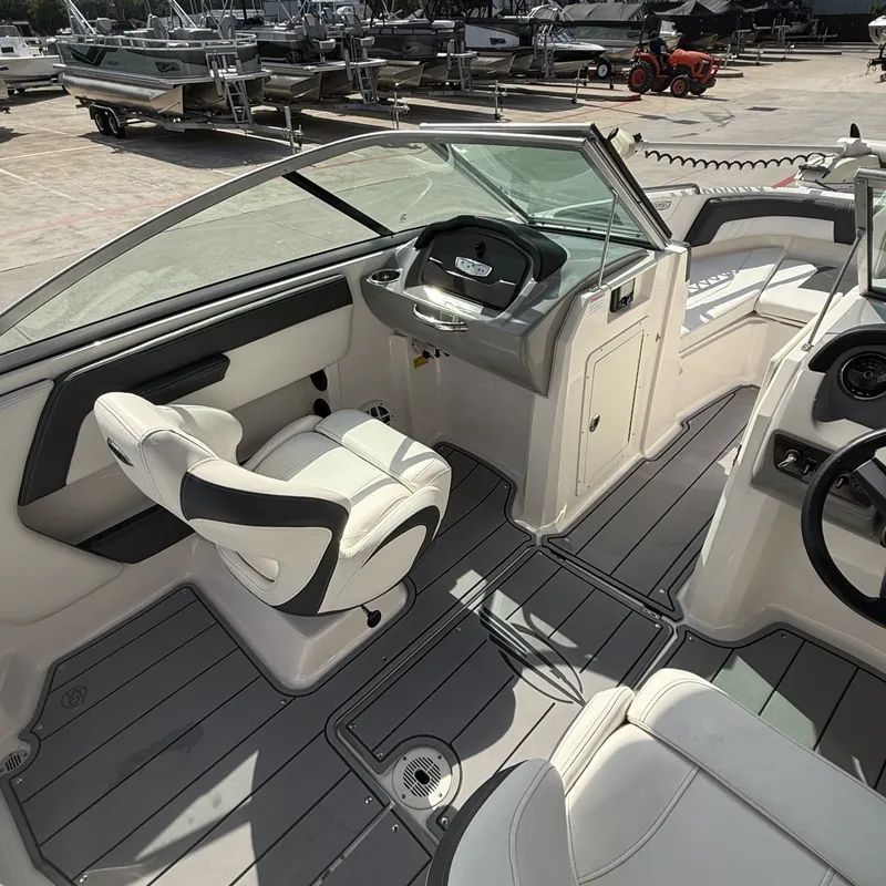 Slide: The Image of Chaparral 21 H2O Ski & Fish 2023 - 19