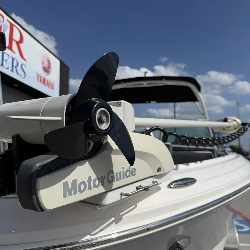 Slide: The Image of Chaparral 21 H2O Ski & Fish 2023 - 6
