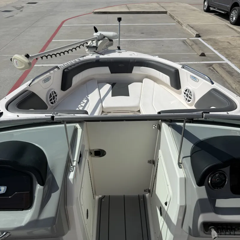 Slide: The Image of Chaparral 21 H2O Ski & Fish 2023 - 30