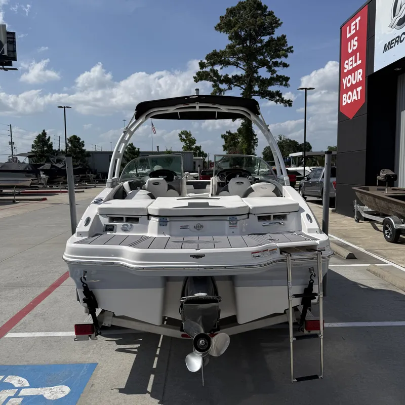 Slide: The Image of Chaparral 21 H2O Ski & Fish 2023 - 12