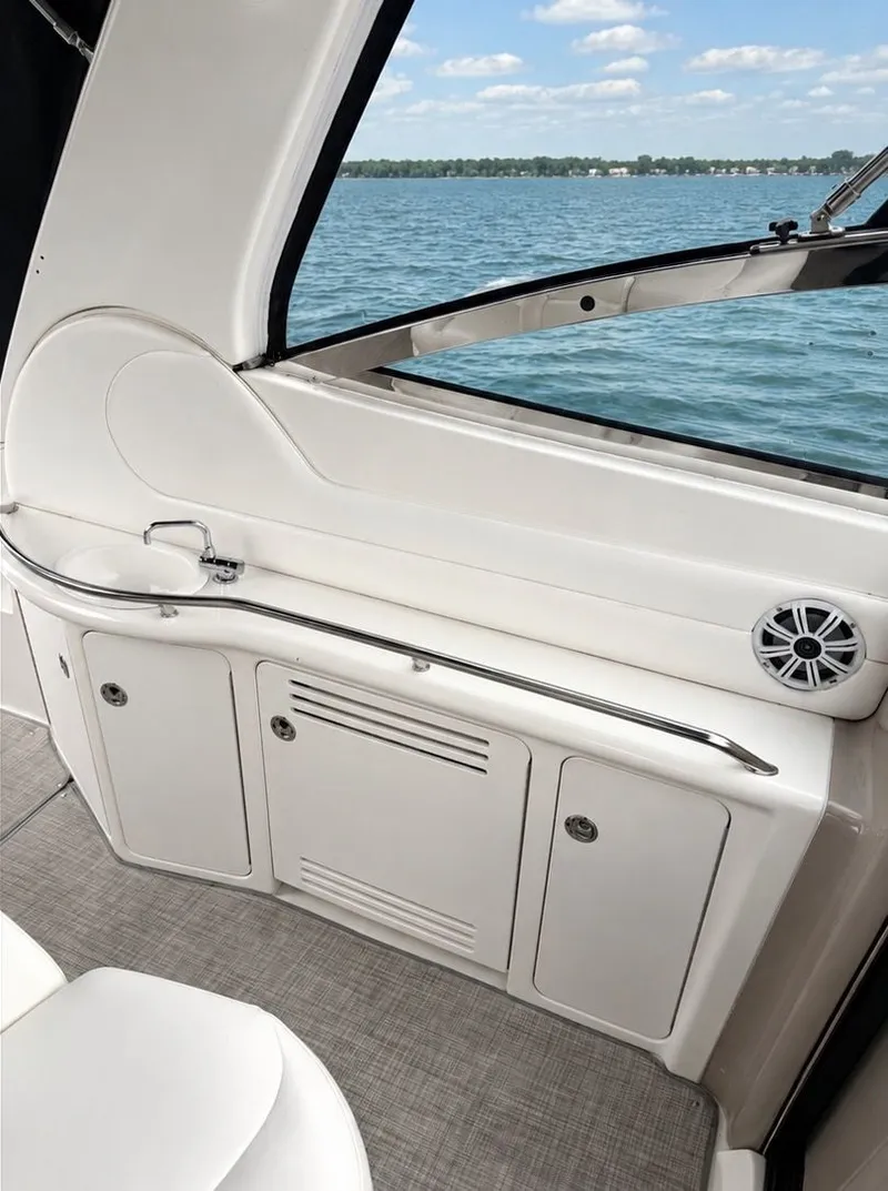 Slide: The Image of Sea Ray 380 Sundancer 2001 - 4