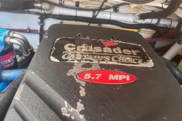 Slide: The Image of Crusader 5.7 MPI engine in 2003 Pursuit 3000 Express boat. - 33