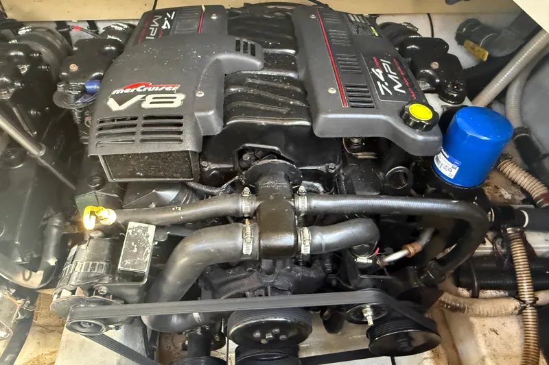 Slide: The Image of 1999 Formula 34 Performance Cruiser engine, featuring a MerCruiser V8 7.4 MPI. - 43