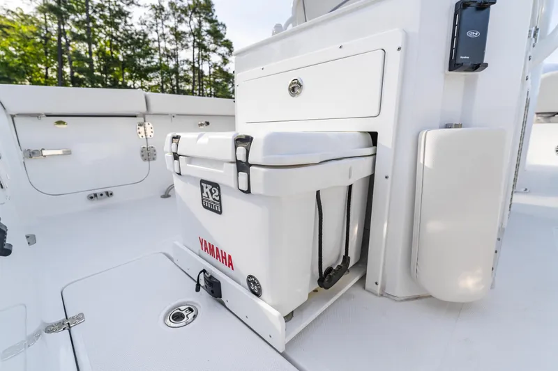 Slide: The Image of 2027 Sea Hunt Ultra 275 SE boat interior with K2 cooler and Yamaha branding. - 22