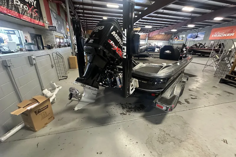 Slide: The Image of Nitro Z20 Pro 2018 boat in showroom, featuring powerful Mercury engine. - 17