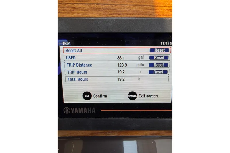 Slide: The Image of Yamaha display showing trip data: 86.1 gallons used, 123.9 miles traveled, 19.2 hours. Ranger Tugs R-27 2024. - 29