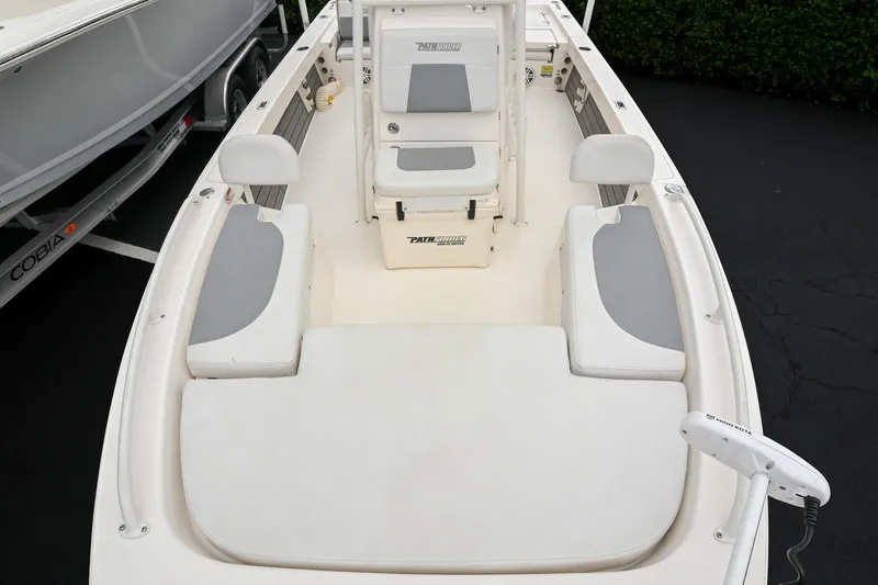 Slide: The Image of 2021 Pathfinder 2200 TRS boat interior with seating and Minn Kota trolling motor. - 42