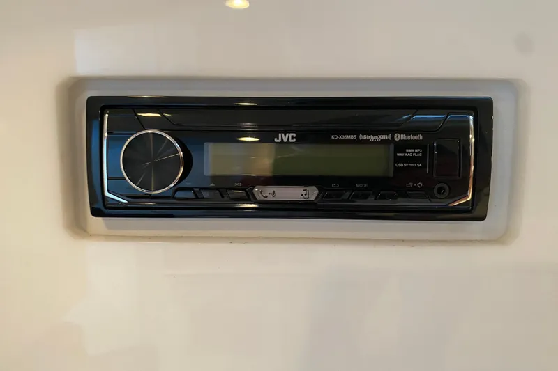Slide: The Image of JVC KD-X35MBS stereo system in a 2002 Formula 382 FASTech boat. - 20