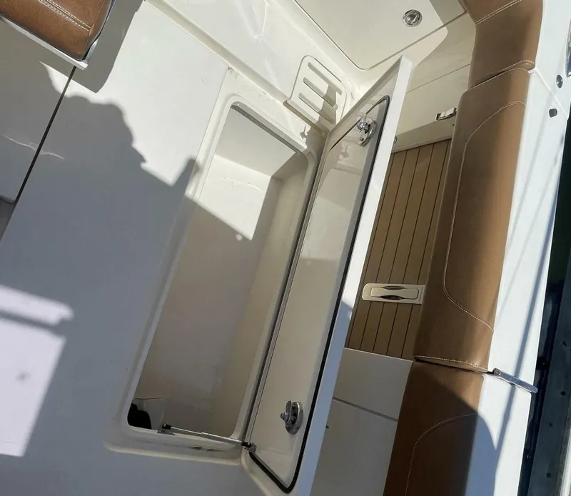 Slide: The Image of Scout 380 LXF 2019 - 15