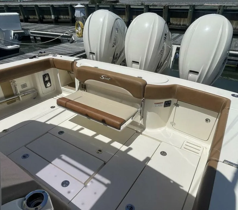 Slide: The Image of Scout 380 LXF 2019 - 16