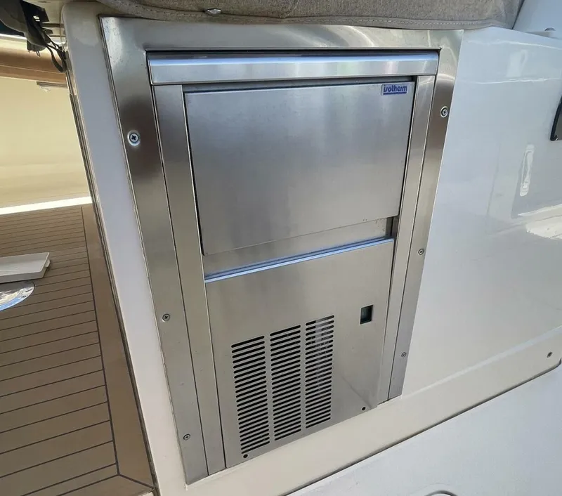 Slide: The Image of Scout 380 LXF 2019 - 18