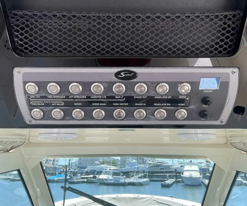 Slide: The Image of Scout 380 LXF 2019 - 30