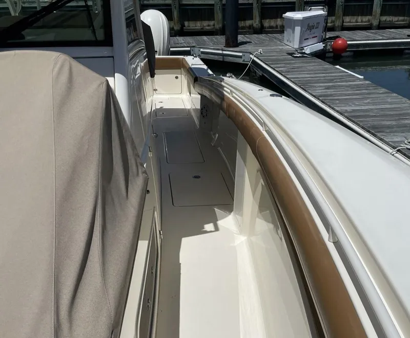 Slide: The Image of Scout 380 LXF 2019 - 41
