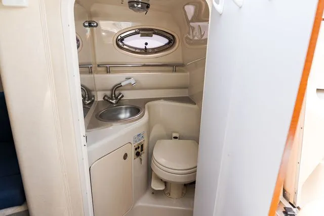 Slide: The Image of Sea Ray 240 Sundancer 2006 - 20