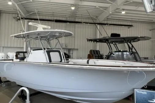 The Image of 2022 Valhalla Boatworks V-33 in showroom, featuring sleek design and modern equipment. - 0