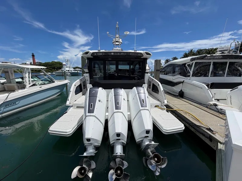 Slide: The Image of Galeon 435 GTO 2026 - 16
