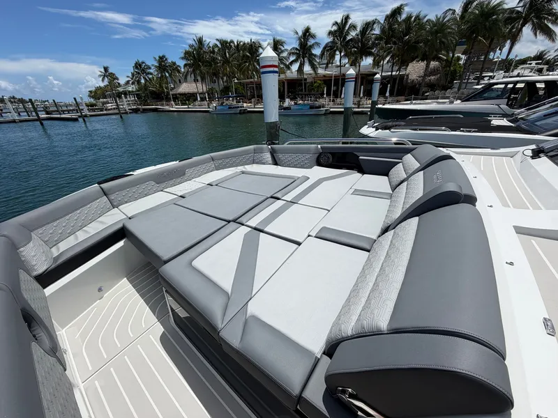 Slide: The Image of Galeon 435 GTO 2026 - 35