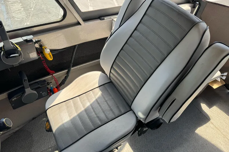 Slide: The Image of Captain's seat in 2011 North River 21' Seahawk boat interior. - 28